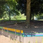 Neuer Anstrich der Bänke